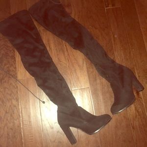 Heeled boots